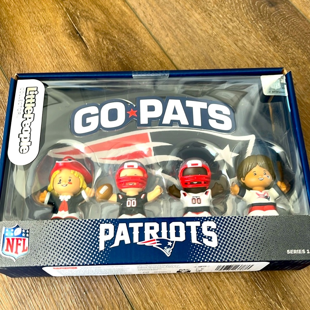 NIP! Little People New England Patriots Figures.